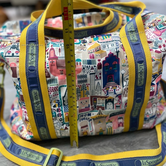 LeSportsac Artist in Residence Spring 2010 collectible Tote / Duffle Bag - Picture 4 of 7